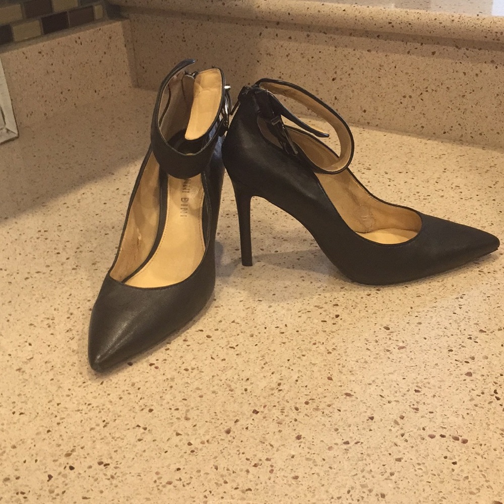 Gianni Bini black pumps